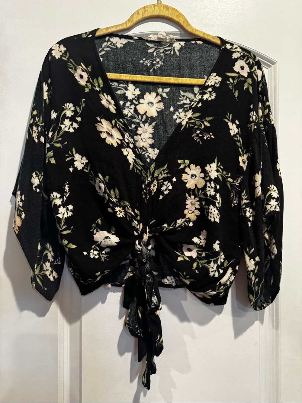 Lovestitch Size Small Black Floral Tie Front Kimono Sleeve Top